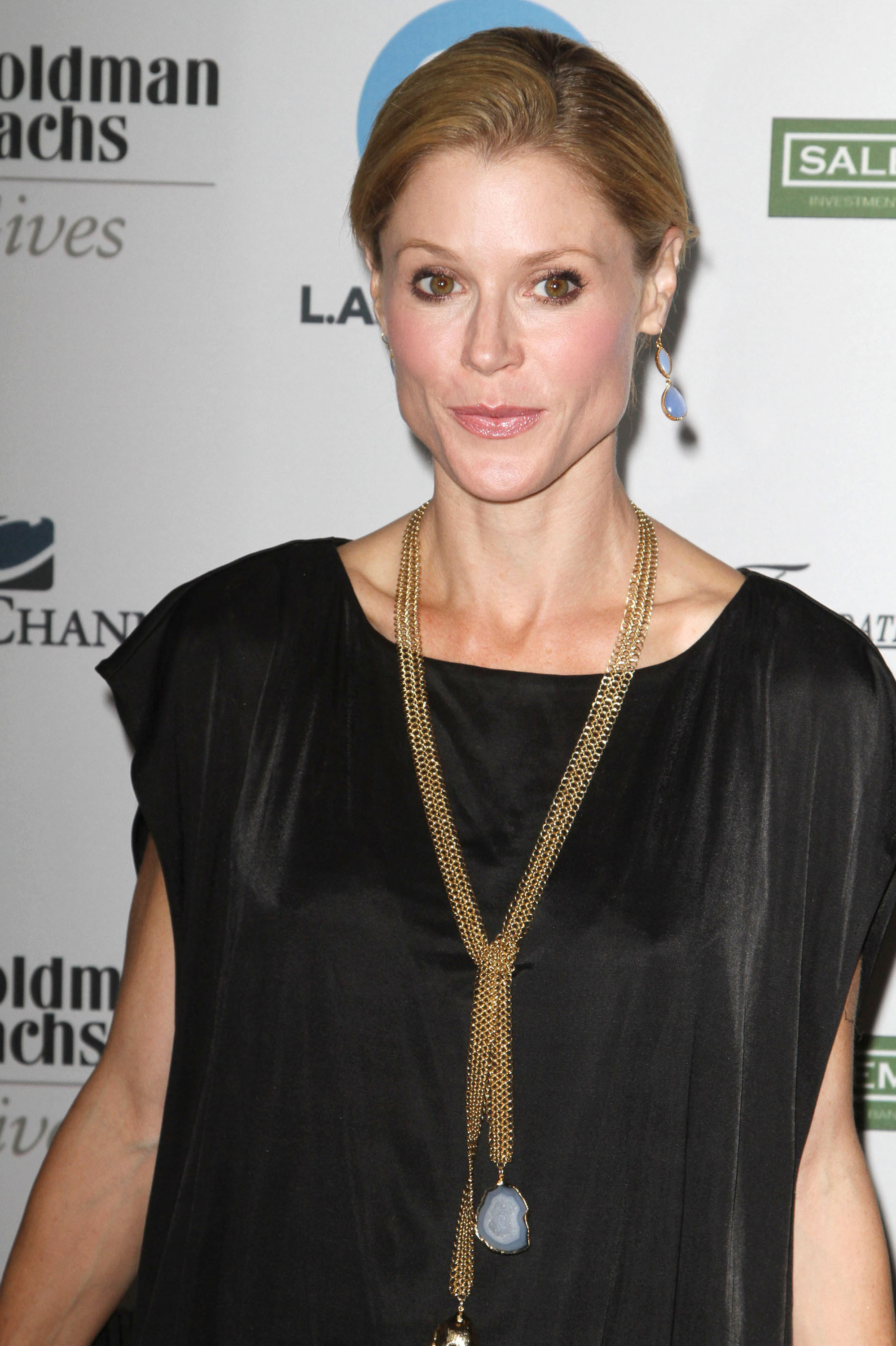 Julie Bowen - Promise 2011 Gala at the Grand Ballroom, Hollywood & Highland - Arrivals | Picture 88758